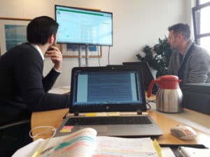 Bespreking gecertificeerde Bouwplan toetsing, links Joost Vos en rechts Ronald Mulder (Nijhuis)